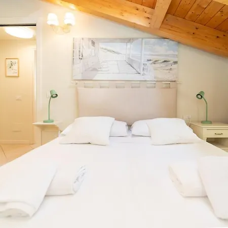 The A-line View A & B With Pool & Garage * Lenno